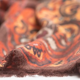 Paisley-Schal in Orange- und Rottönen