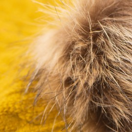 Currygelbe M&uuml;tze aus Kaschmir mit Pompon