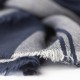 Kaschmirschal in Marineblau mit weißen Streifen